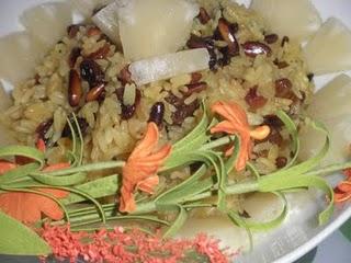 Arroz al aroma de coco y jengibre con pasas, piñones y un toquecito de curry
