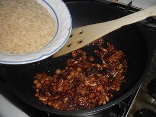 Arroz al aroma de coco y jengibre con pasas, piñones y un toquecito de curry