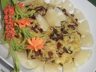 Arroz al aroma de coco y jengibre con pasas, piñones y un toquecito de curry