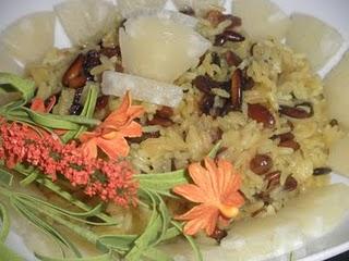 Arroz al aroma de coco y jengibre con pasas, piñones y un toquecito de curry