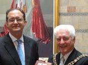 Alcalde Manchester recibe premio destino friendly