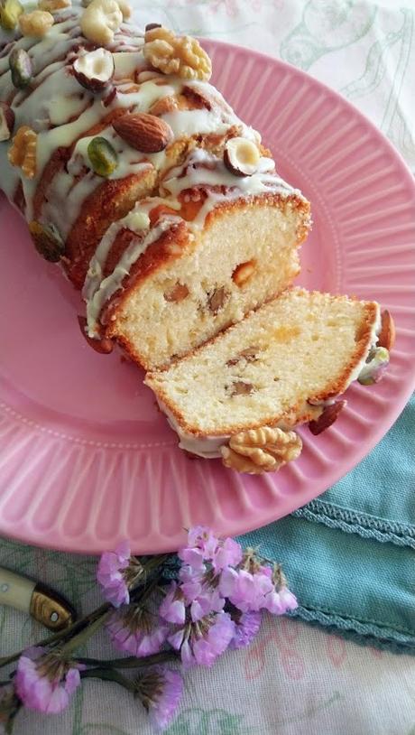 Pastel de yogur griego y frutos secos