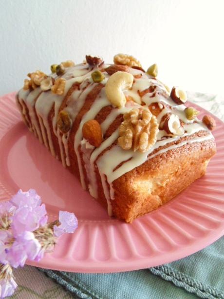 Pastel de yogur griego y frutos secos