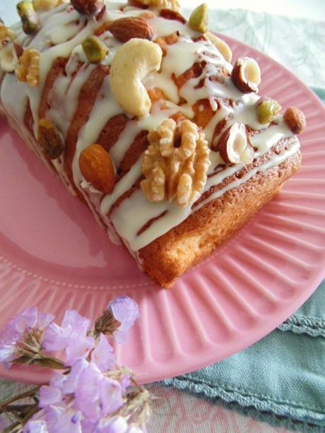 Pastel de yogur griego y frutos secos