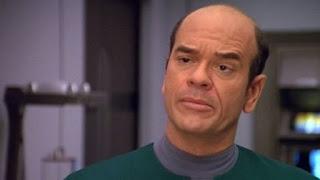 Robert Picardo como 'El Doctor' Robert Picardo como 'El Doctor'