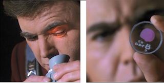 El Sr. Chekov (Walter Koenig) recogiendo muestras de sangre klingon en Star Trek: Aquel país desconocido El Sr. Chekov (Walter Koenig) recogiendo muestras de sangre klingon en Star Trek: Aquel país desconocido