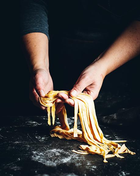 Pasta fresca de calabaza (tallarines con champiñones a la crema)