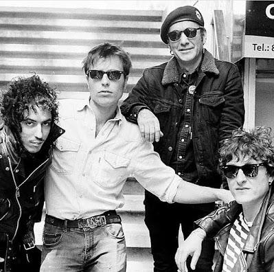 ENAMORADOS: 'CHAQUETA DE CUERO'