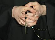 Contrarrevolución cobijada tras cruz sotana