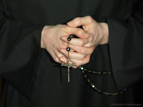 Contrarrevolución cobijada tras la cruz y la sotana