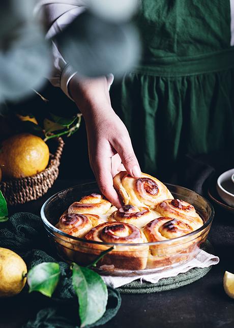 Rollos de limón con lemon curd Rollos de limón con lemon curd