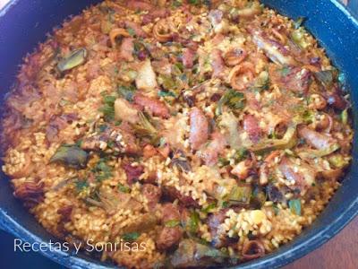 ARROZ CON CALAMARES, COSTILLAS Y SALSICHAS