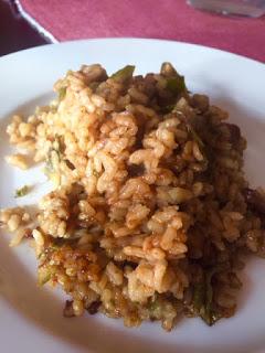 ARROZ CON CALAMARES, COSTILLAS Y SALSICHAS