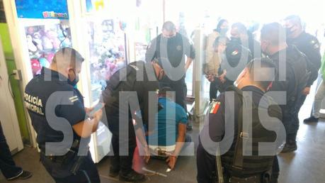 Policías frustran asalto en Aurrerá de avenida San Pedro