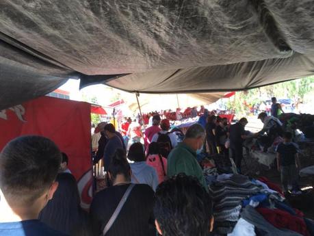 En semáforo rojo se pone el Tianguis de las Vías En semáforo rojo se pone el Tianguis de las Vías