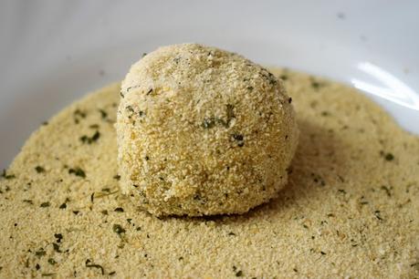 Croquetas de risotto de boletus rellenas de mozzarella