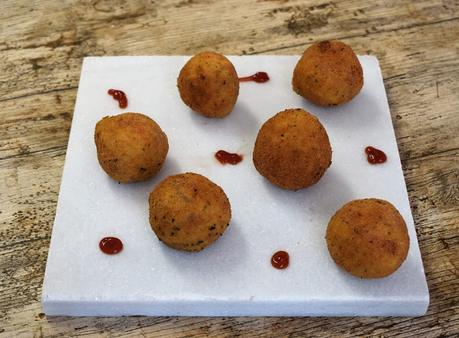 Croquetas de risotto de boletus rellenas de mozzarella
