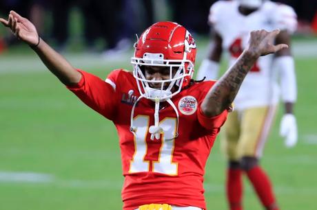 Dos jugadores de los Chiefs en lista de COVID-19 en la semana de Super Bowl
