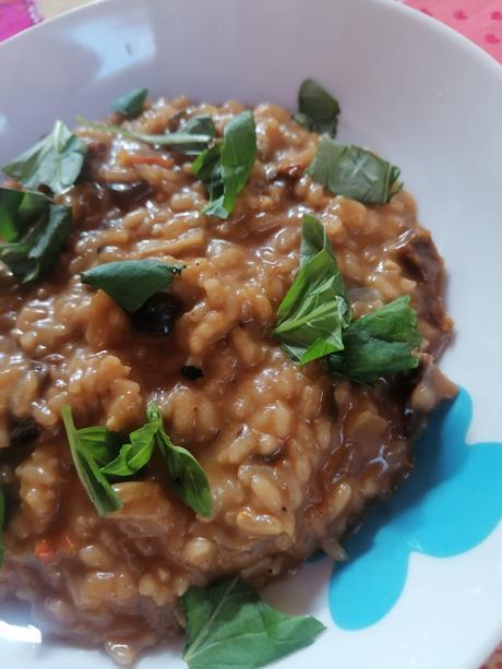 Risotto de tomates secos, champis, parmesano y albahaca