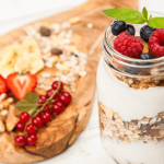 Yogur griego con fresas y frutos secos yogur griego con fresas y frutos secos 150x150 - Yogur griego con fresas y frutos secos