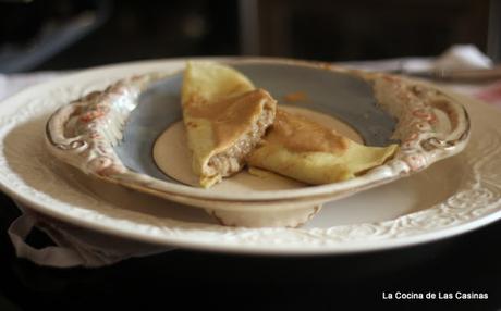 Frixuelos o Crêpes rellenos de Carne de Centollo y Ñocla y su Salsa Frixuelos o Crêpes rellenos de Carne de Centollo y Ñocla y su Salsa