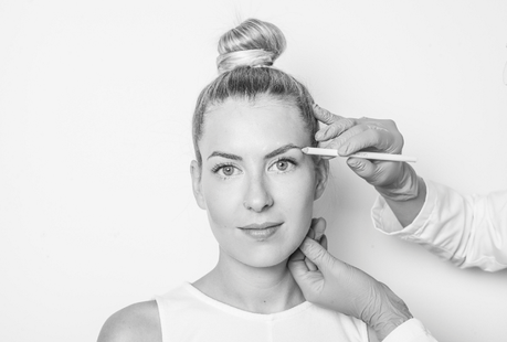 La Dra. Fercasy presenta las claves de la blefaroplastia sin cirugía