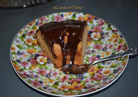 Bizcocho de zanahorias con chocolate negro.