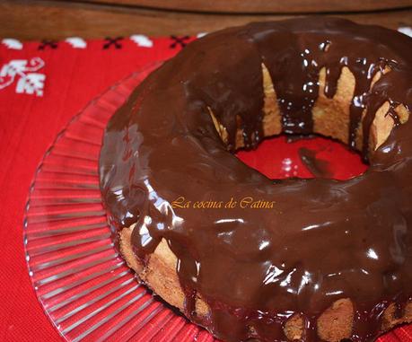 Bizcocho de zanahorias con chocolate negro.