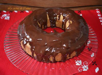 Bizcocho de zanahorias con chocolate negro.