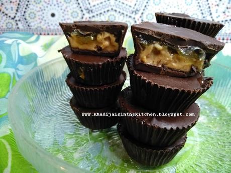 BOUCHÉES DE CHOCOLAT AU BEURRE D'ARACHIDES ET À LA CONFITURE / PEANUT BUTTER AND JAM CHOCOLATE BITES / BOCADITOS DE CHOCOLATE CON MERMELADA DE MANÍ Y MERMELADA / قطع الشوكولاتة محشية بزبدة الفول السوداني و المربى