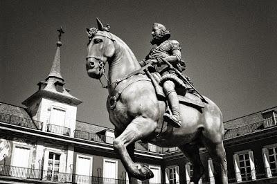 Reclamando el Día Internacional de las Estatuas Ecuestres Reclamando el Día Internacional de las Estatuas Ecuestres