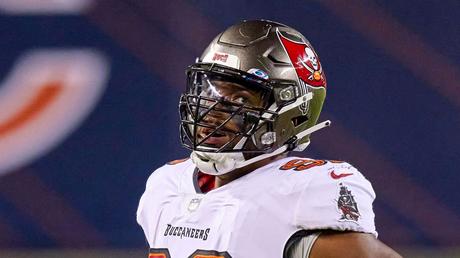 La OL de los Chiefs va a ver “al mismo William Gholston de toda la temporada”