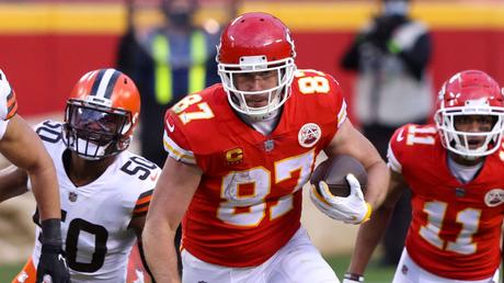 “Será un gran reto enfrentar a Devin White”: Travis Kelce