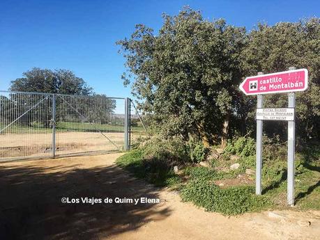 Acceso al Castillo de Montalbán