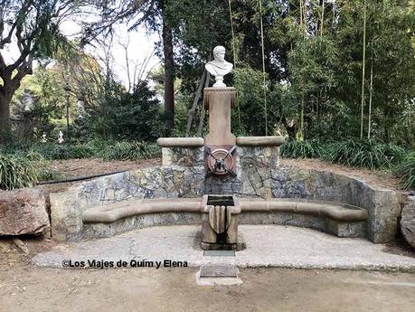 Fuente diseñada por Gaudí en Pedralbes