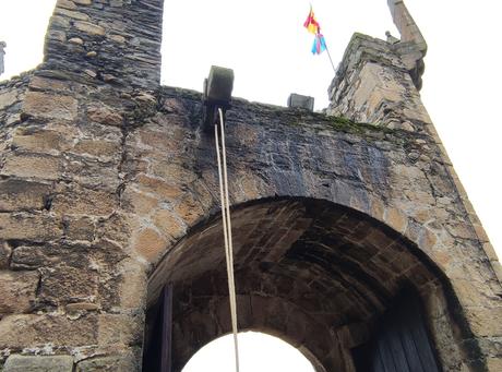 Terminan las obras de restauración del acceso al Castillo de los Templarios de Ponferrada con la recuperación del puente levadizo 4