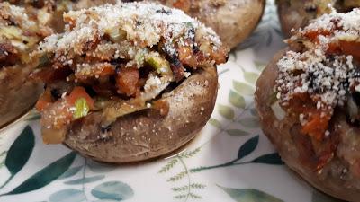 CHAMPIÑONES RELLENOS DE VERDURAS