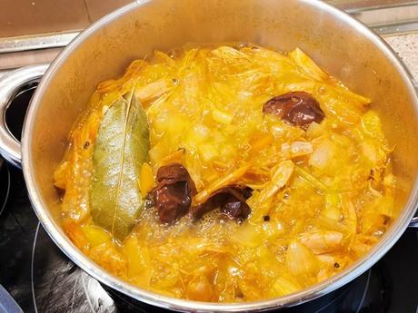 Garbanzos con langostinos y rape, un guiso delicioso Garbanzos con langostinos y rape, un guiso delicioso