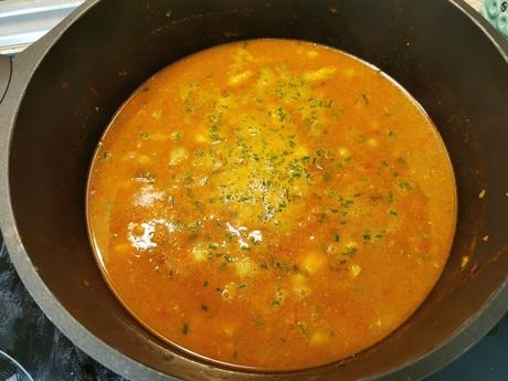 Garbanzos con langostinos y rape, un guiso delicioso Garbanzos con langostinos y rape, un guiso delicioso