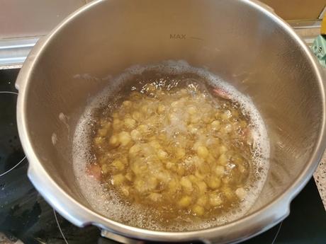 Garbanzos con langostinos y rape, un guiso delicioso Garbanzos con langostinos y rape, un guiso delicioso