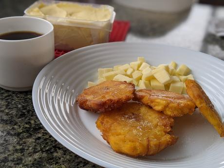 Patacones con Queso ( Tostones )