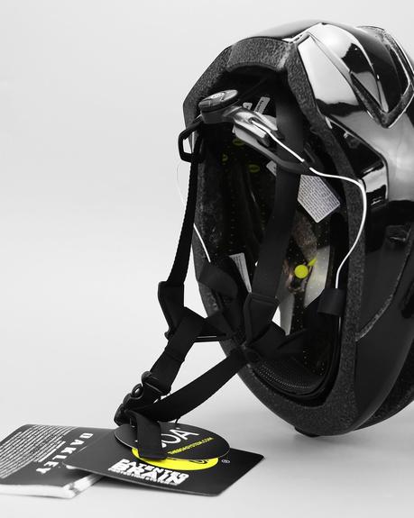 ¿Ya conoces el increíble casco Oakley ARO 5?