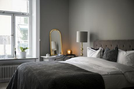 delikatissen symmetry in interior design symmetrical living rooms symmetrical balance in interior desing symmetric design suelos de madera en espiga suelo parquet scandinavian style scandinavian apartment refined decor nordic style madera maciza suelos interior design hard wood floor estilo nórdico escandinavo elegant scandinavian elegant scandi apartment elegant decor decoración simétrica decoración nórdica decoración elegante decoración de salones decoración de interiores  