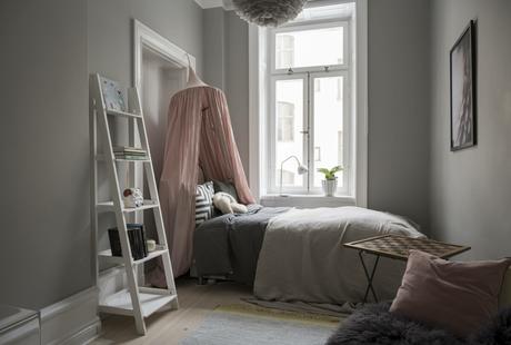 delikatissen symmetry in interior design symmetrical living rooms symmetrical balance in interior desing symmetric design suelos de madera en espiga suelo parquet scandinavian style scandinavian apartment refined decor nordic style madera maciza suelos interior design hard wood floor estilo nórdico escandinavo elegant scandinavian elegant scandi apartment elegant decor decoración simétrica decoración nórdica decoración elegante decoración de salones decoración de interiores  