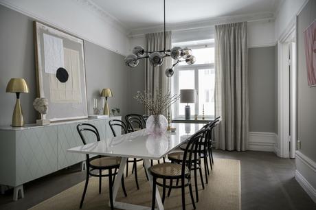 delikatissen symmetry in interior design symmetrical living rooms symmetrical balance in interior desing symmetric design suelos de madera en espiga suelo parquet scandinavian style scandinavian apartment refined decor nordic style madera maciza suelos interior design hard wood floor estilo nórdico escandinavo elegant scandinavian elegant scandi apartment elegant decor decoración simétrica decoración nórdica decoración elegante decoración de salones decoración de interiores  