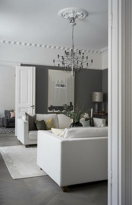 delikatissen symmetry in interior design symmetrical living rooms symmetrical balance in interior desing symmetric design suelos de madera en espiga suelo parquet scandinavian style scandinavian apartment refined decor nordic style madera maciza suelos interior design hard wood floor estilo nórdico escandinavo elegant scandinavian elegant scandi apartment elegant decor decoración simétrica decoración nórdica decoración elegante decoración de salones decoración de interiores  