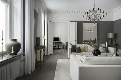 delikatissen symmetry in interior design symmetrical living rooms symmetrical balance in interior desing symmetric design suelos de madera en espiga suelo parquet scandinavian style scandinavian apartment refined decor nordic style madera maciza suelos interior design hard wood floor estilo nórdico escandinavo elegant scandinavian elegant scandi apartment elegant decor decoración simétrica decoración nórdica decoración elegante decoración de salones decoración de interiores  