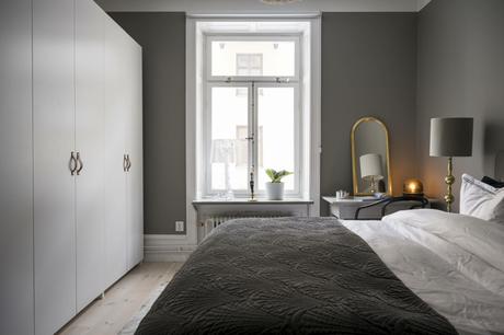 delikatissen symmetry in interior design symmetrical living rooms symmetrical balance in interior desing symmetric design suelos de madera en espiga suelo parquet scandinavian style scandinavian apartment refined decor nordic style madera maciza suelos interior design hard wood floor estilo nórdico escandinavo elegant scandinavian elegant scandi apartment elegant decor decoración simétrica decoración nórdica decoración elegante decoración de salones decoración de interiores  