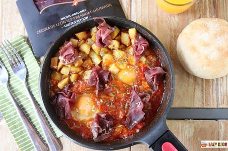 Huevos al plato con cecina, receta de desayuno perfecto para disfrutar en pareja