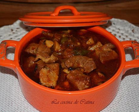 Cazuela de cerdo a la mediterránea